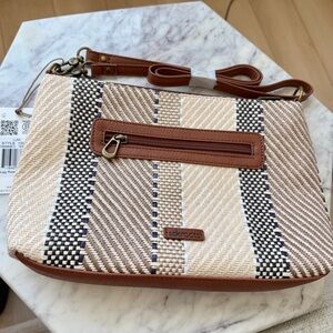 🍂 SAKROOTS Lumi Brown and Cream Woven Crossbody Bag